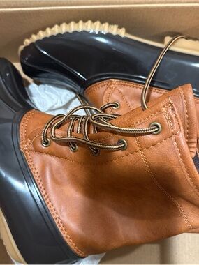 Women's Tan and Black Lace-Up Ankle Duck Booties
